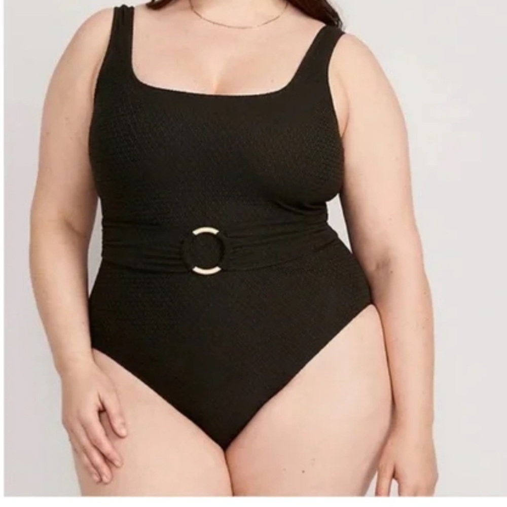 NWT Old Navy belted crochet one-piece swimsuit. Black size 2X